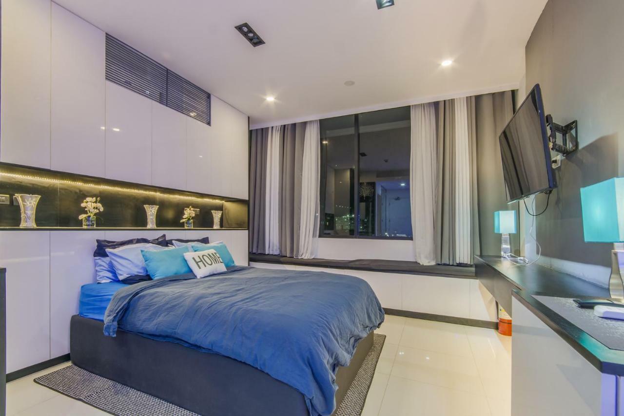 Free Netflix Near It Park With 32-inch Samsung Hdtv * Cebu