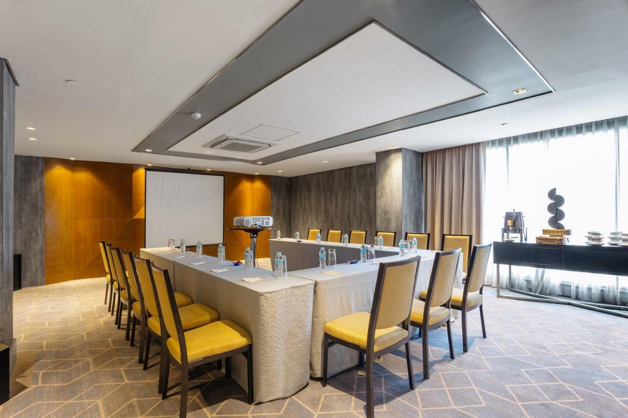 Hotel Summit Galleria 3*