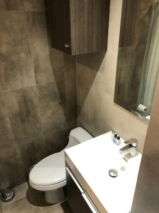 500mbps Wi-fi 2 Largest 2 Bdrm In Grand Residences Apartment *