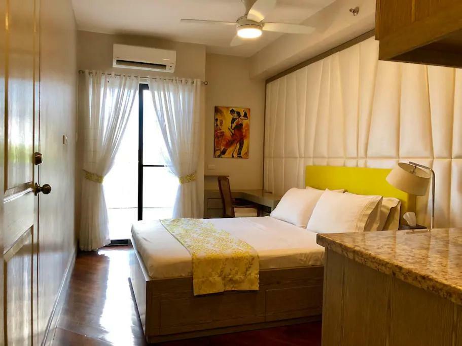 500mbps Wi-fi 2 Largest 2 Bdrm In Grand Residences Cebu