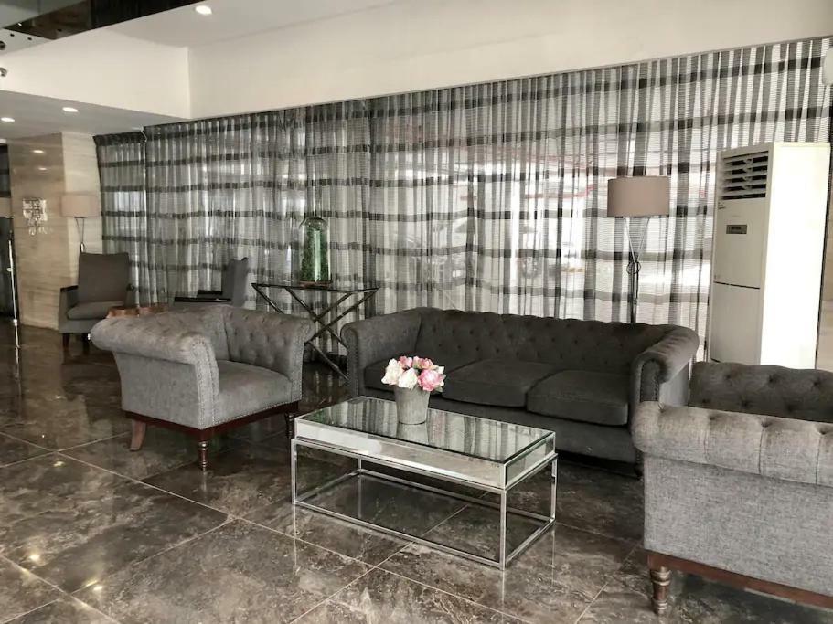 500mbps Wi-fi 2 Largest 2 Bdrm In Grand Residences Apartment *