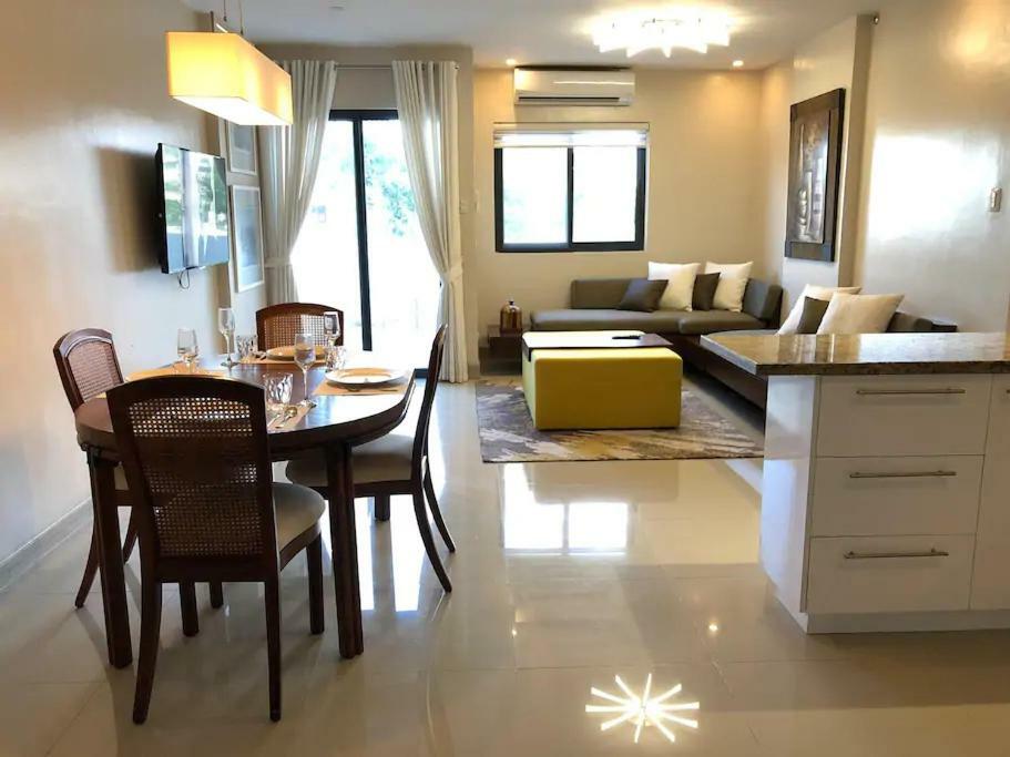 Apartment 500mbps Wi-fi 2 Largest 2 Bdrm In Grand Residences Cebu