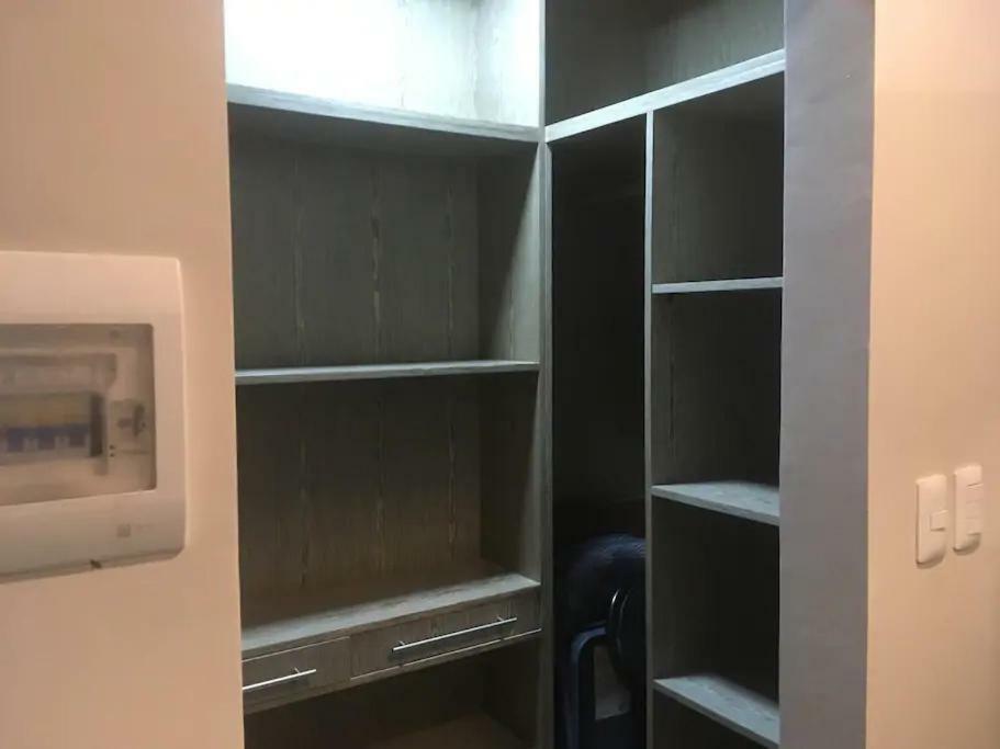500mbps Wi-fi 2 Largest 2 Bdrm In Grand Residences Apartment *