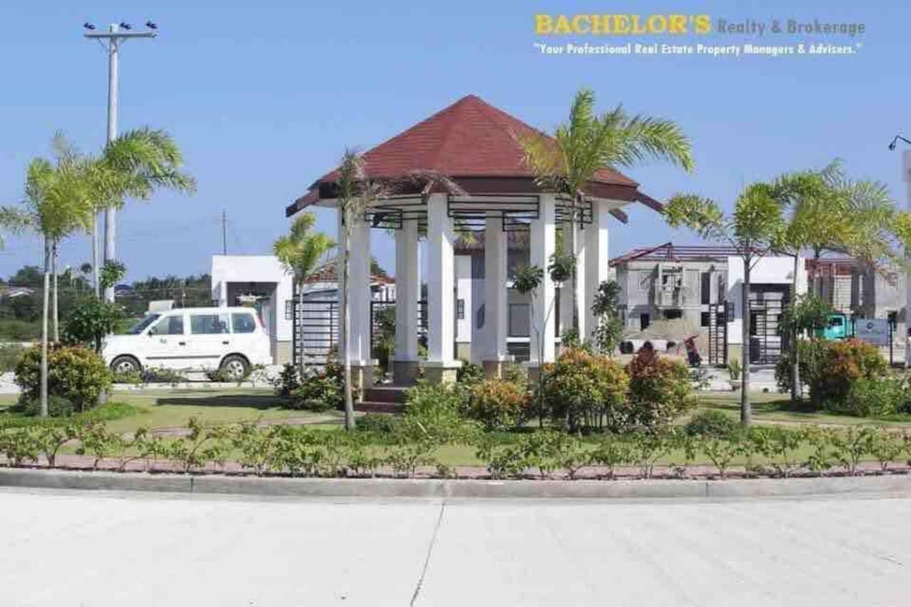 Apartment Two Story 87 Sqm Fully Air-conditioned House In Babag 2, Lapu-lapu Lapu-Lapu City
