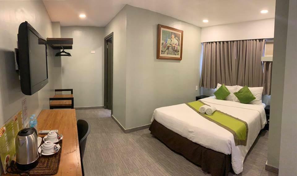 Hotel R Capitol 3*