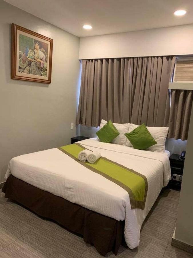 R Capitol Hotel 3*