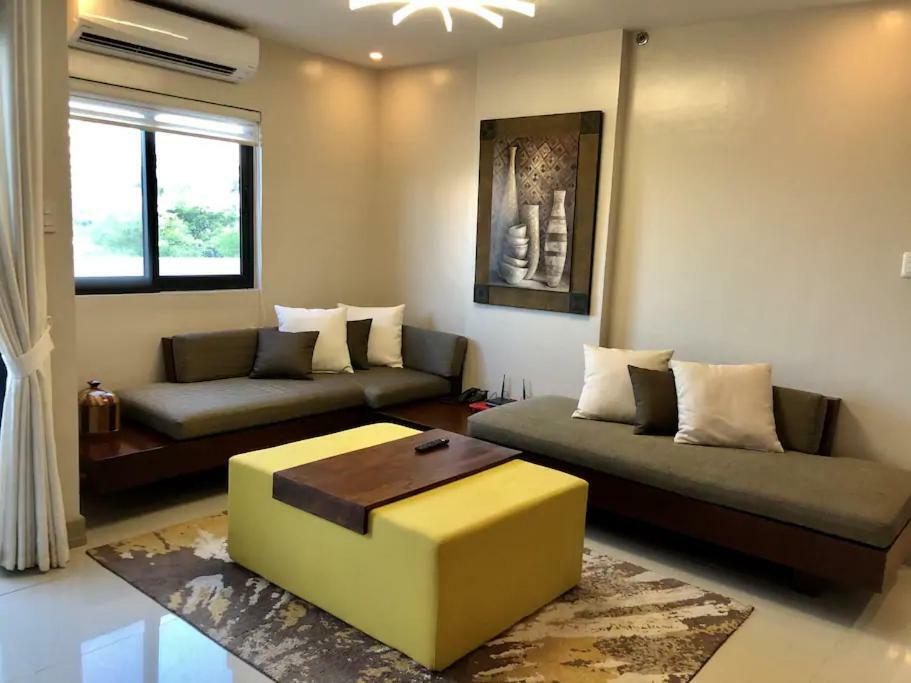 500mbps Wi-fi 2 Largest 2 Bdrm In Grand Residences Apartment *