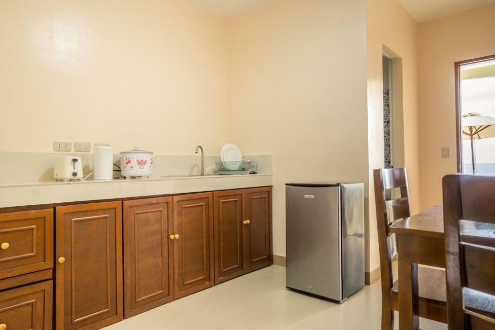 Kellocks' Seaview Apartelle *
