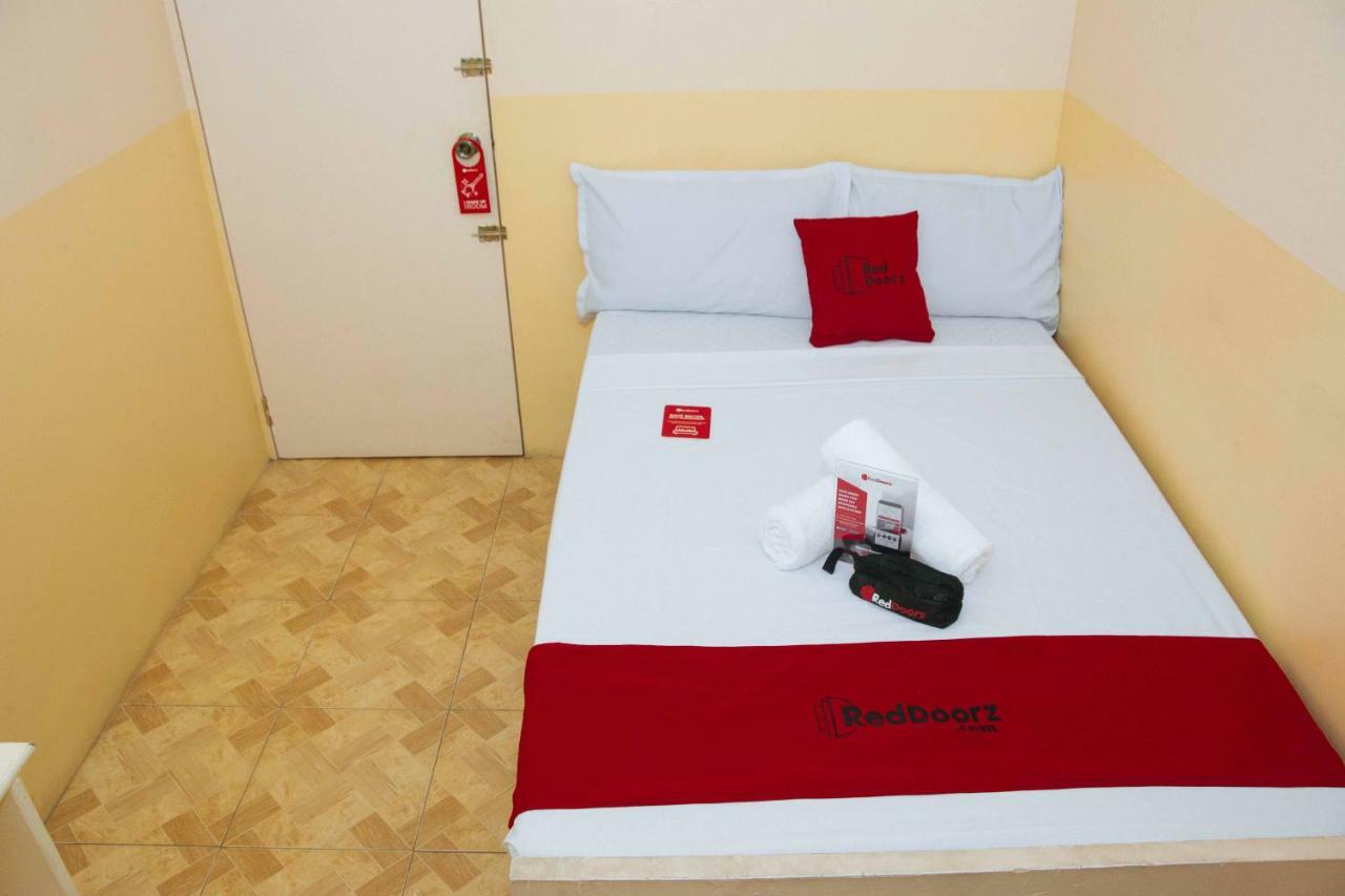 Hotel Reddoorz Near Oslob Whale Shark Watching Area