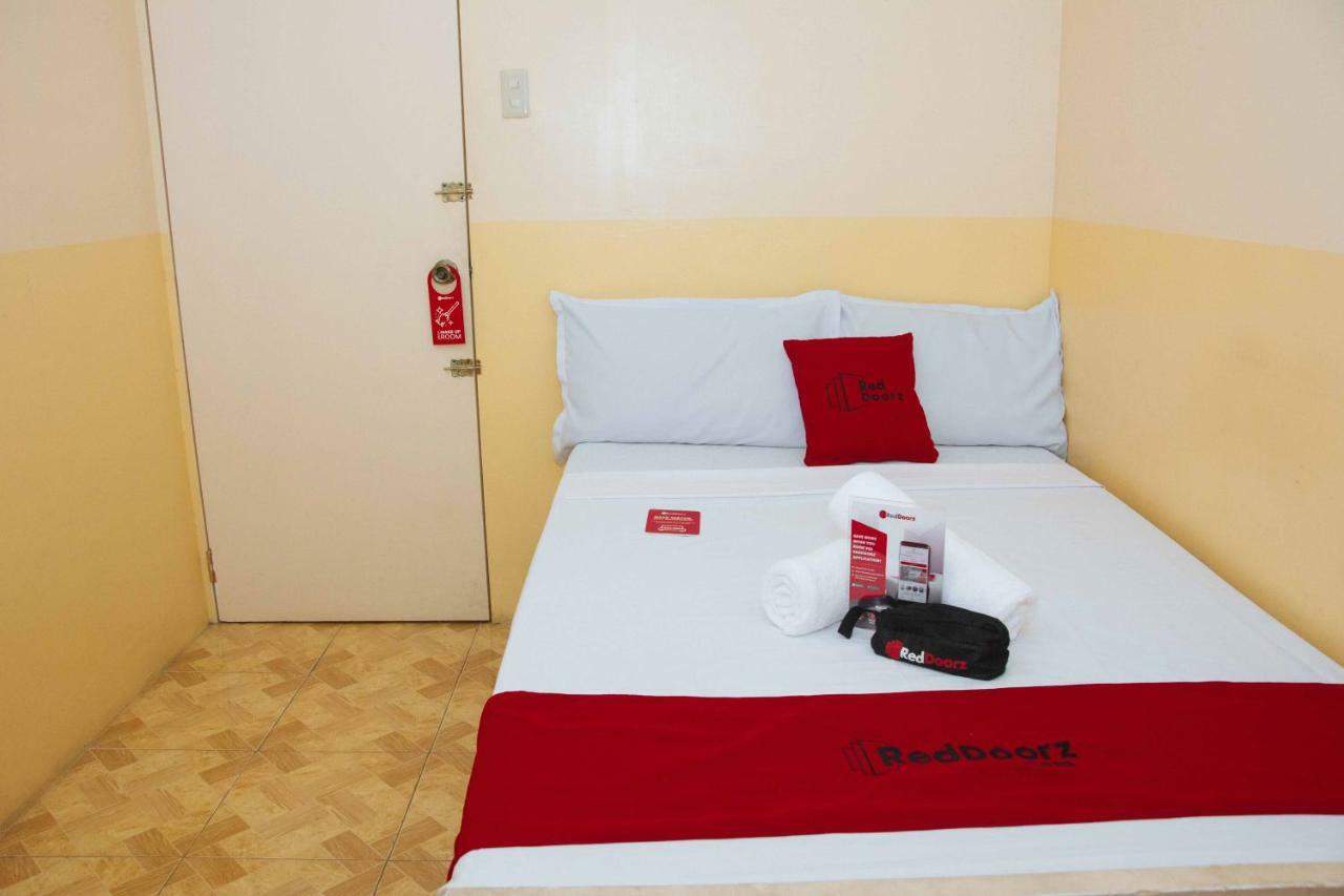 Hotel Reddoorz Near Oslob Whale Shark Watching Area