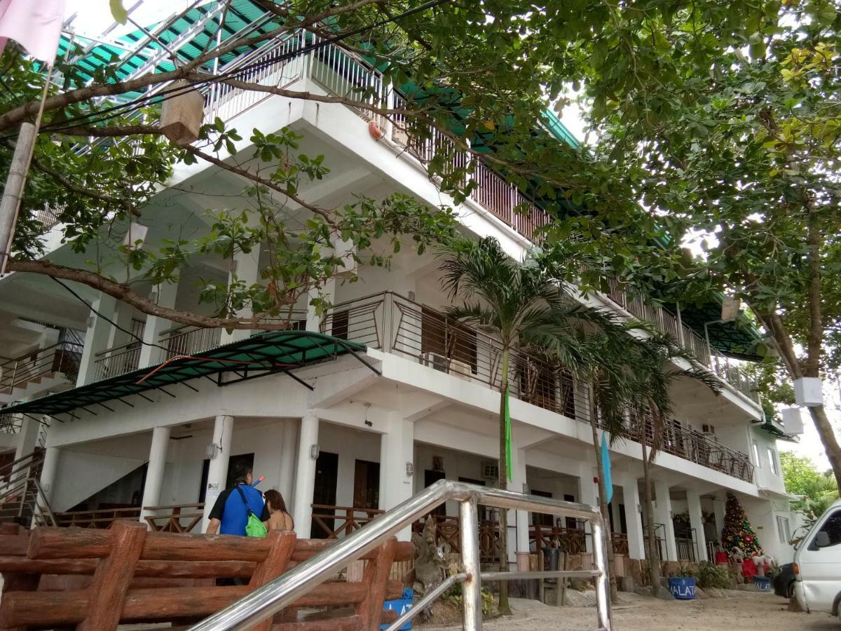 Hk And Restaurant 2*