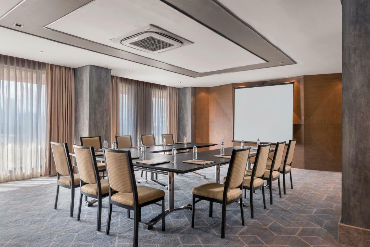 Hotel Summit Galleria 3*