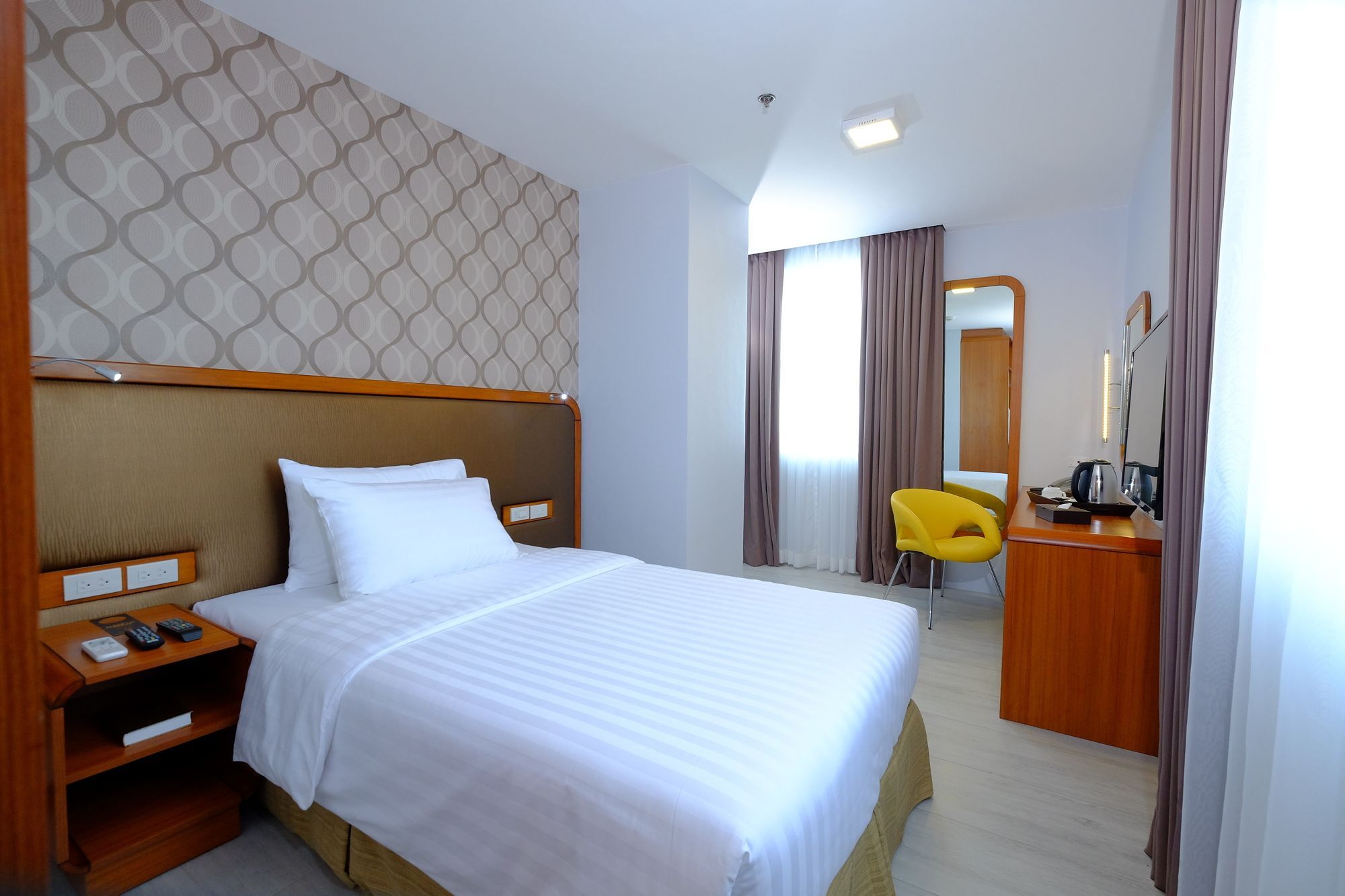 One & 4* Cebu