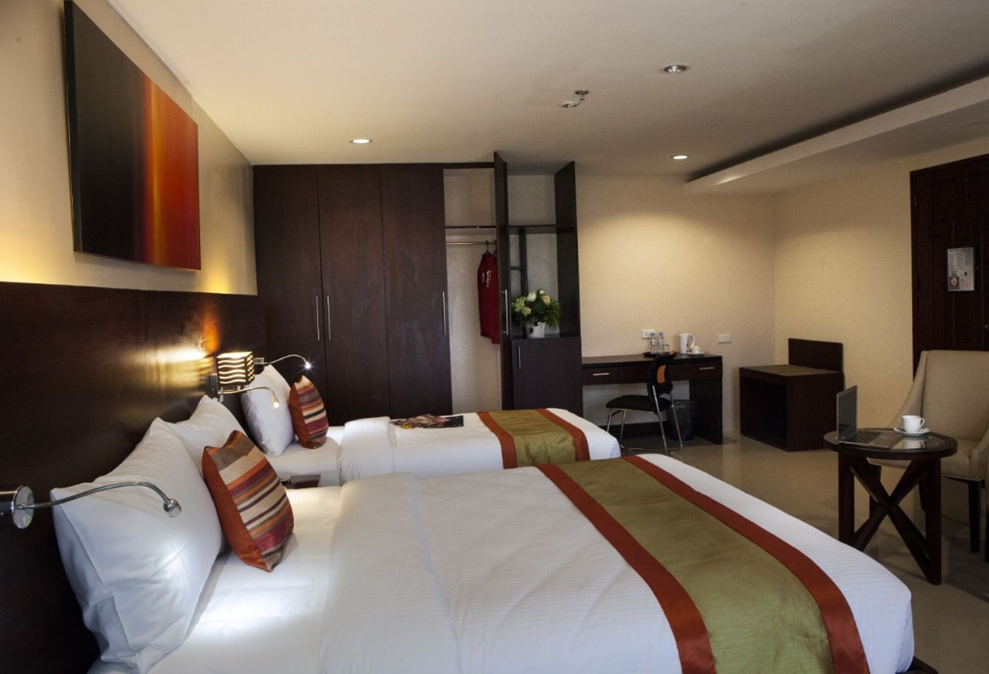 Ns Royal Hotel 2*