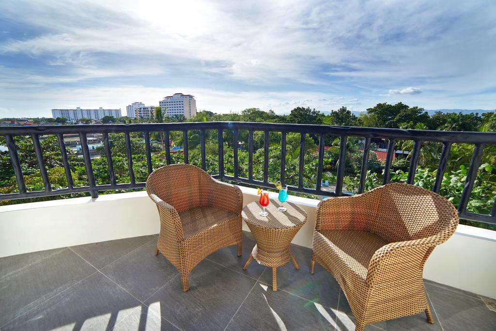 Cebu White Sands And Resort 4*