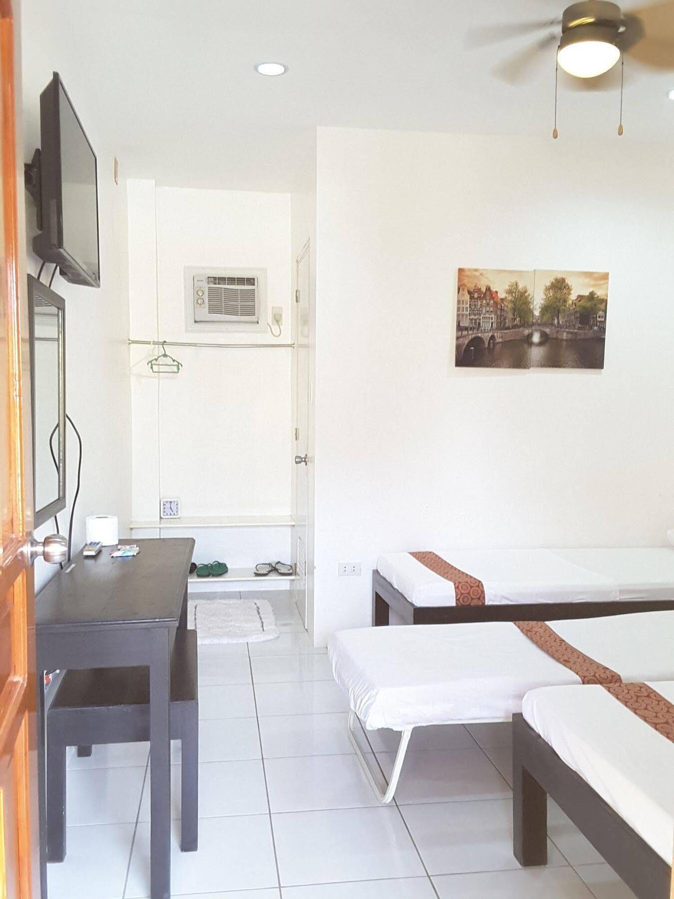 Tropics Hotel Moalboal