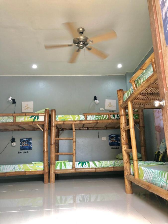 Lionfish Backpackers (adults Only) Hostel
