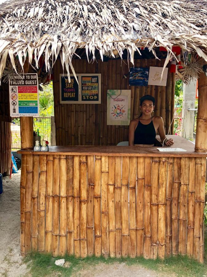 Lionfish Backpackers (adults Only) Hostel Logon