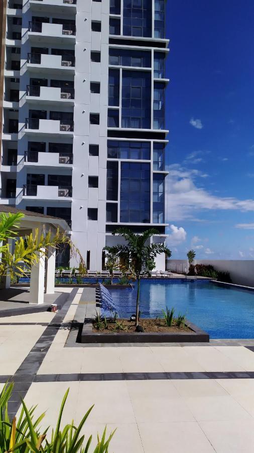 Island Living At One Manchester Place *