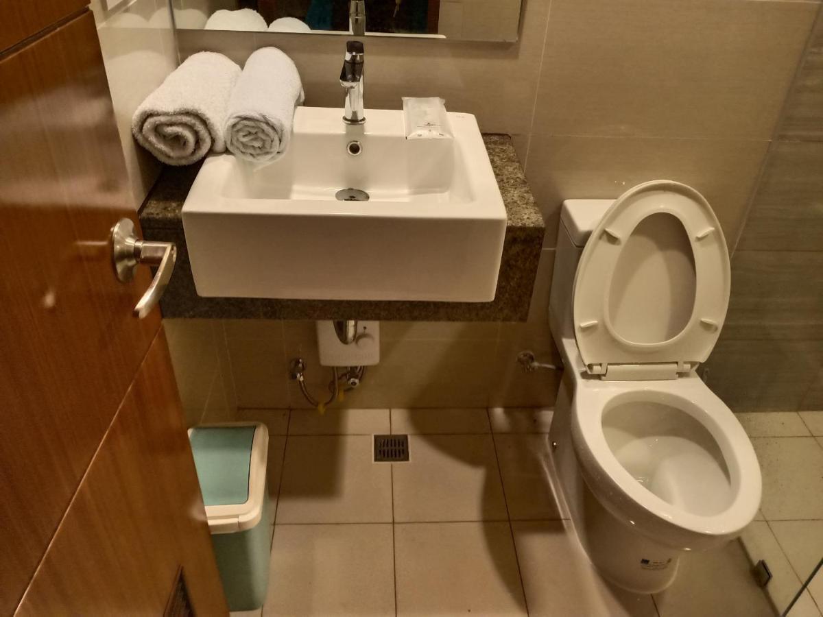 2br Unit With Balcony- Pool Access- Near Airport Hotel 4*