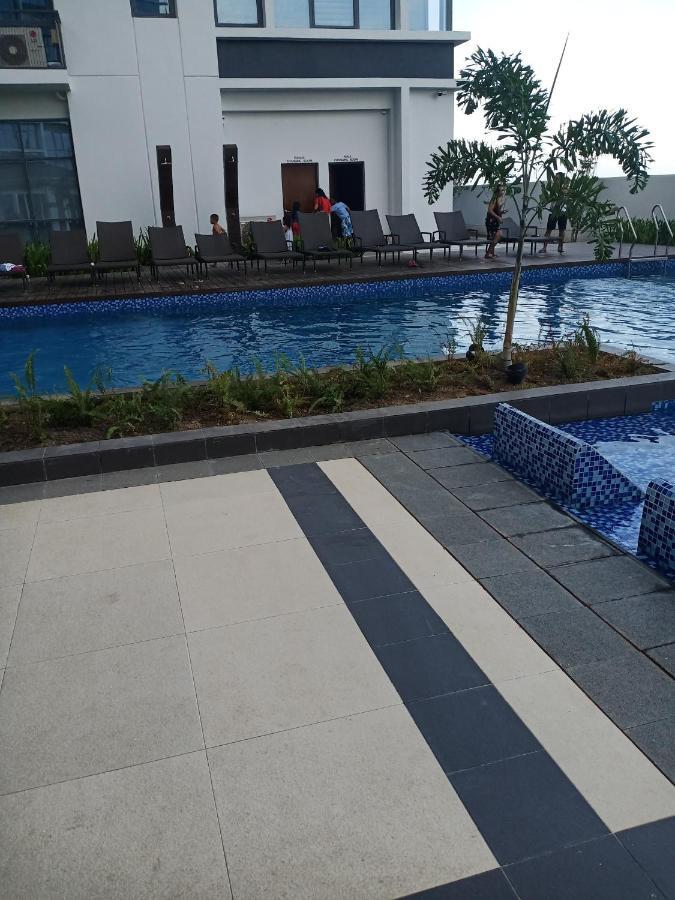 2br Unit With Balcony- Pool Access- Near Airport Hotel Lapu-Lapu City