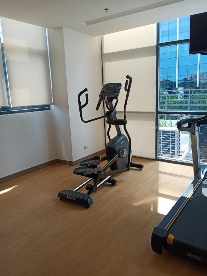 Hotel 2br Unit With Balcony- Pool Access- Near Airport Lapu-Lapu City