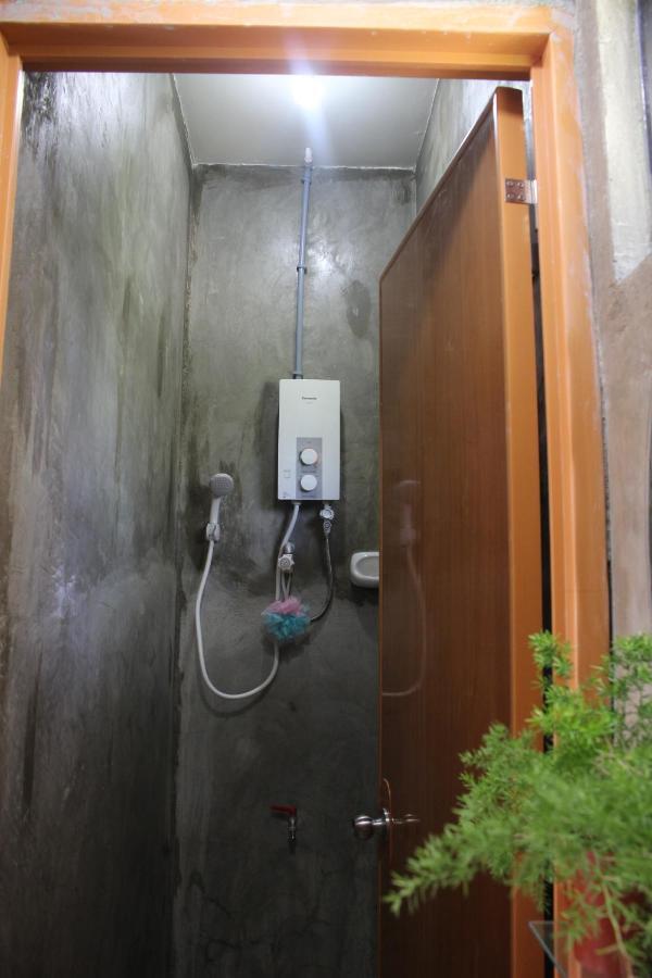 Hangover Hostel Moalboal