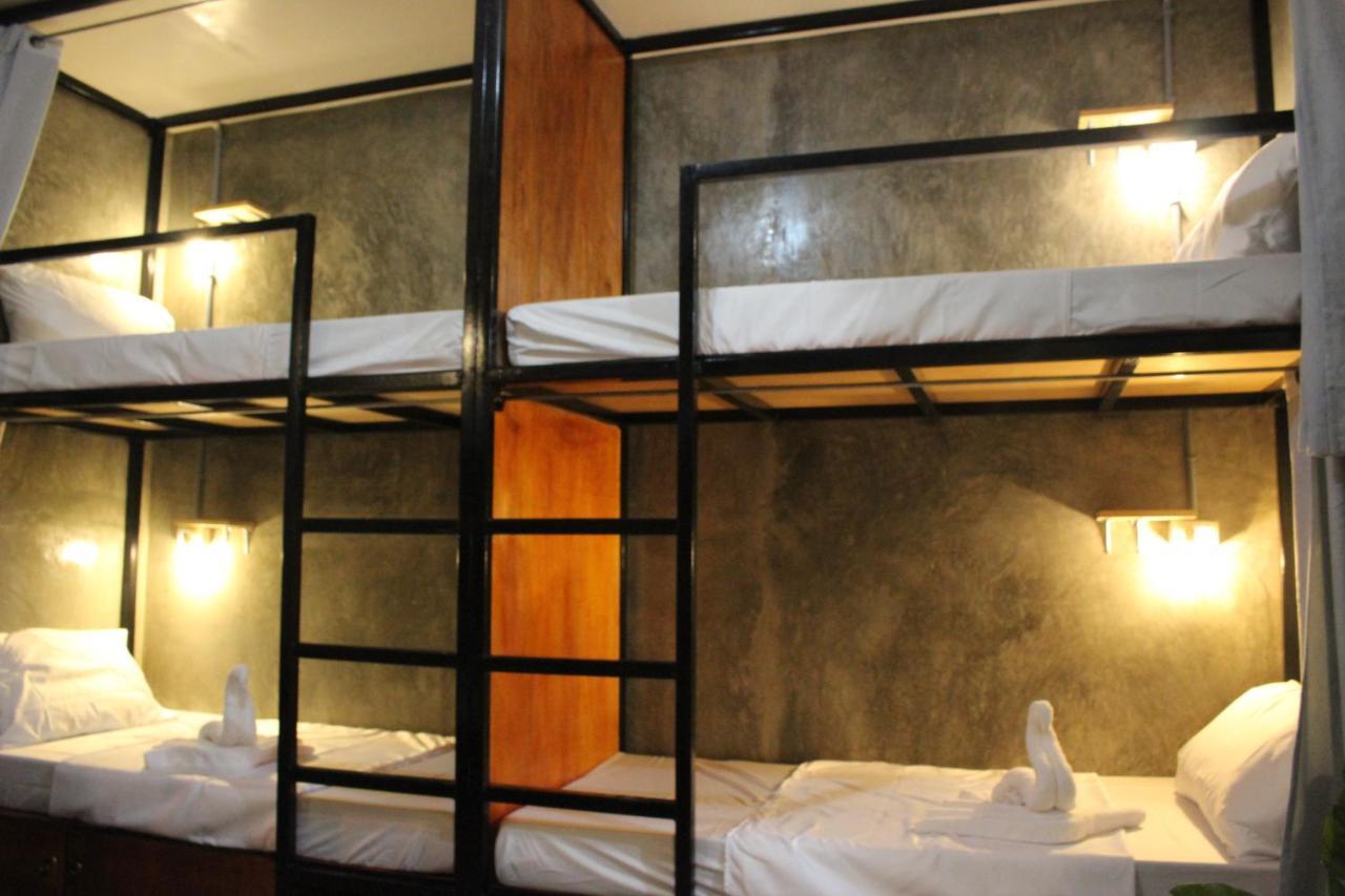 Hangover Hostel Moalboal