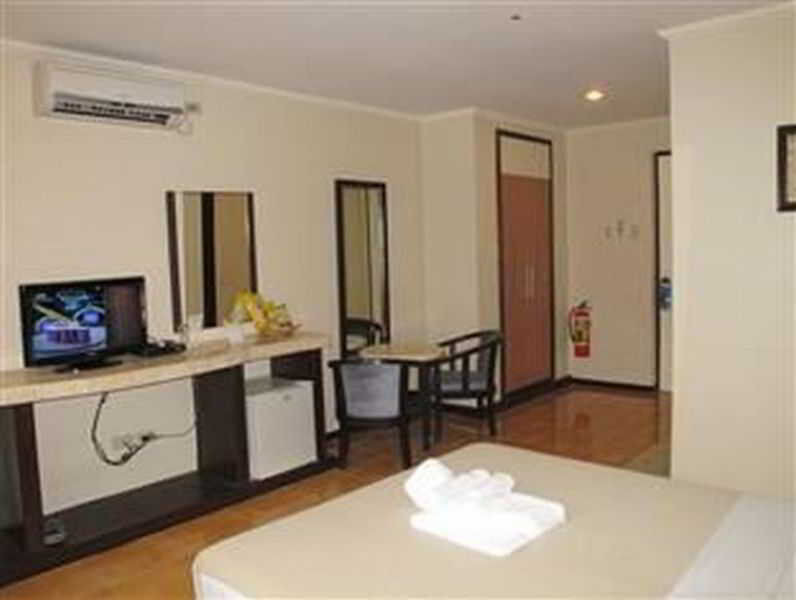 Hilltop Hotel 2*