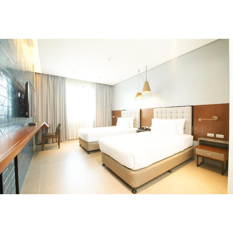 Hotel Summit Galleria 3*