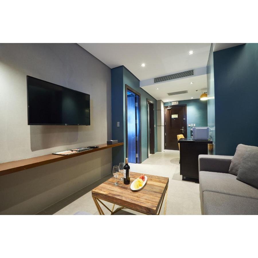 Summit Galleria Hotel