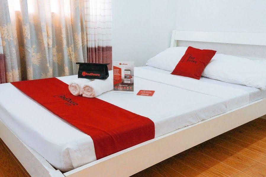 bahay-panuluyan Reddoorz Near Town Center