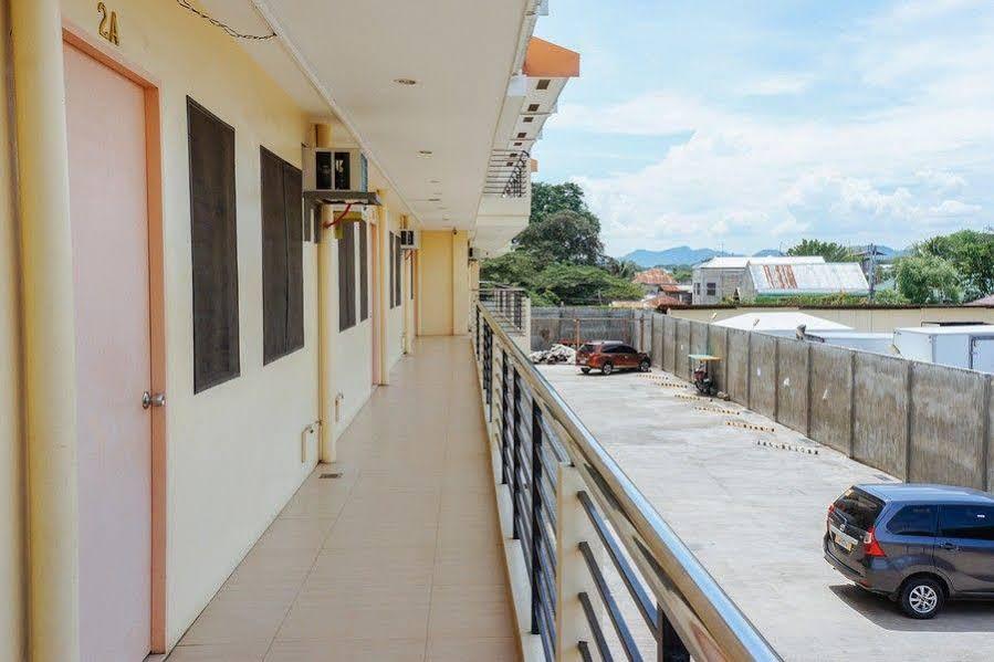 bahay-panuluyan Reddoorz Near Town Center 2*