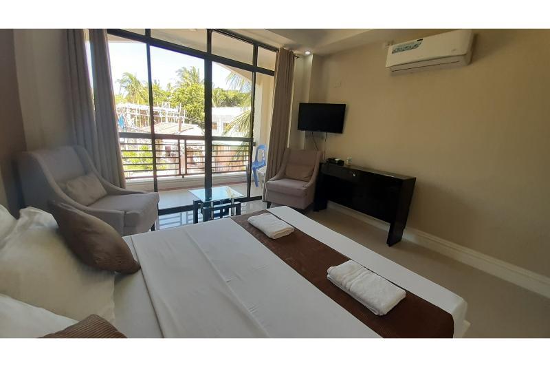 Adelaida Pensionne Hotel
